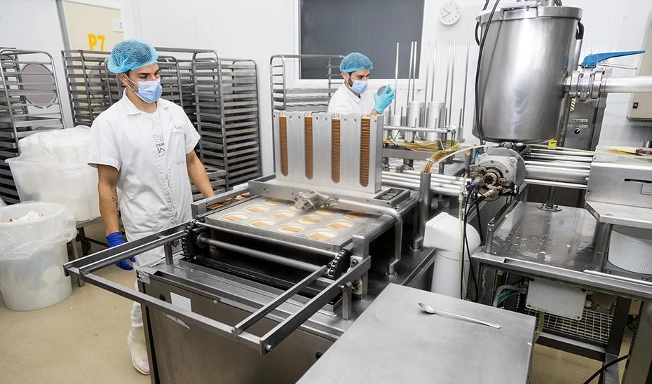Bakery production line with molded pastry trays